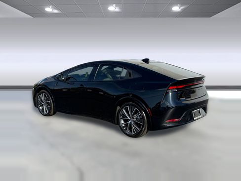 Used 2025 Toyota Prius Limited image 3