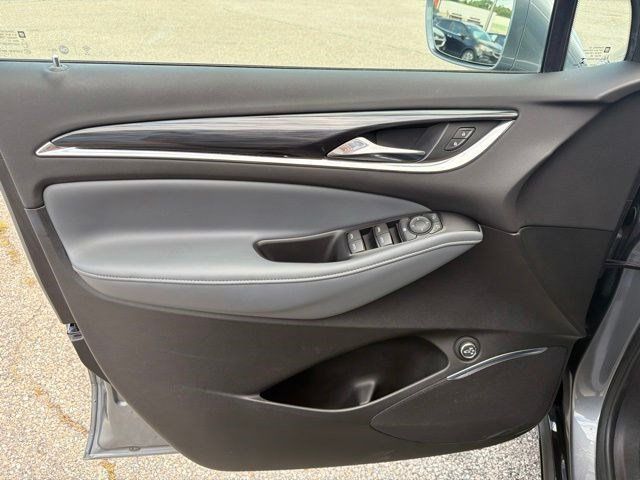 Used 2018 Buick Enclave Essence AWD/4WD image 11