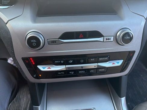 Used 2023 Ford Explorer XLT w/ Equipment Group 202A image 11