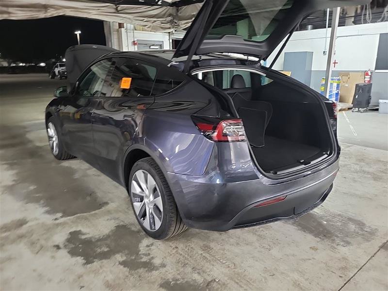 Used 2024 Tesla Model Y Long Range AWD/4WD image 4