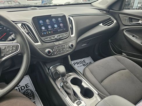 Used 2025 Chevrolet Malibu LT FWD image 23
