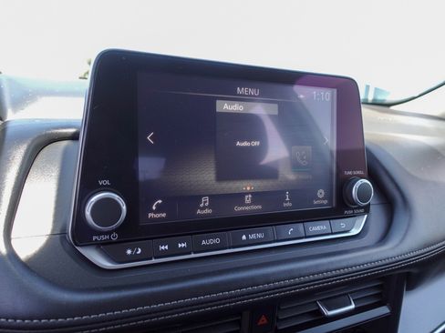 Used 2024 Nissan Rogue SV FWD image 19