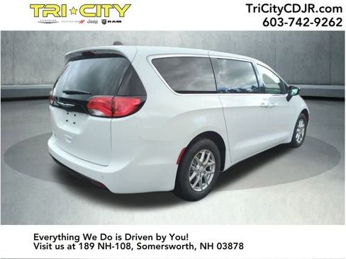 New 2026 Chrysler Voyager LX image 5