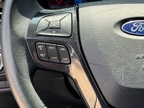 Used 2018 Ford Explorer XLT w/ Equipment Group 202A FWD image 18