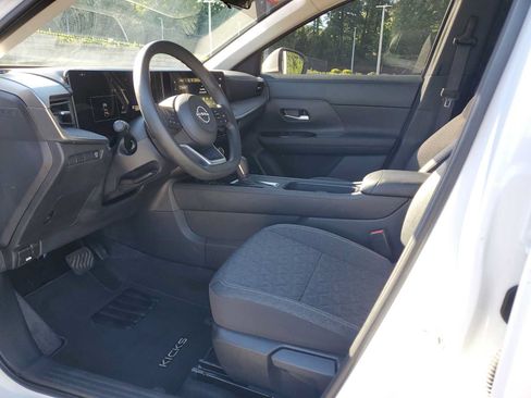 Used 2025 Nissan Kicks SV FWD image 15