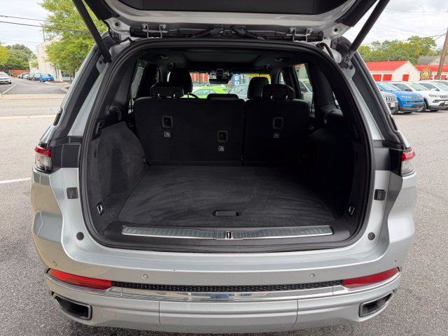Used 2023 Jeep Grand Cherokee Overland AWD/4WD image 16