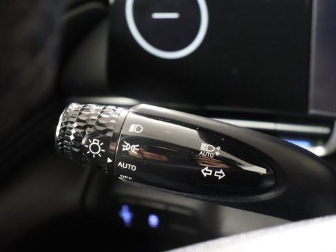 Used 2025 Hyundai Elantra Limited FWD image 40