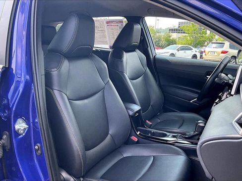 Used 2025 Toyota Corolla Cross XLE AWD/4WD image 7