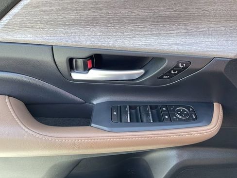 Certified 2025 Toyota Grand Highlander AWD image 12