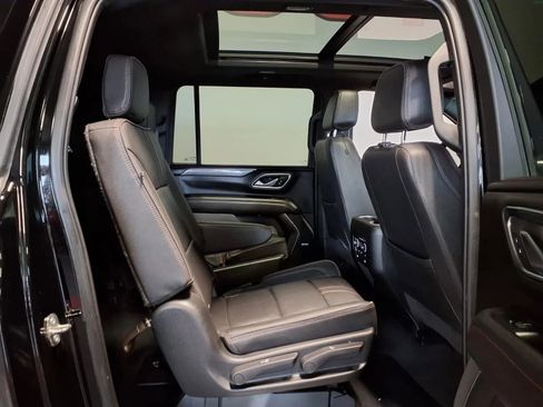 Used 2022 Chevrolet Suburban RST w/ Sport Performance Package image 12