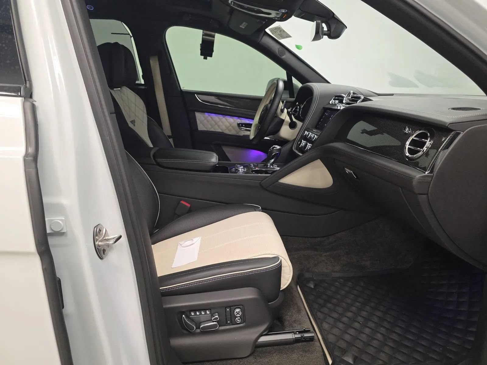 Used 2021 Bentley Bentayga w/ First Edition Specification AWD/4WD image 8