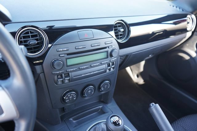 Used 2006 MAZDA MX-5 Miata Sport w/ Appearance Pkg RWD image 59