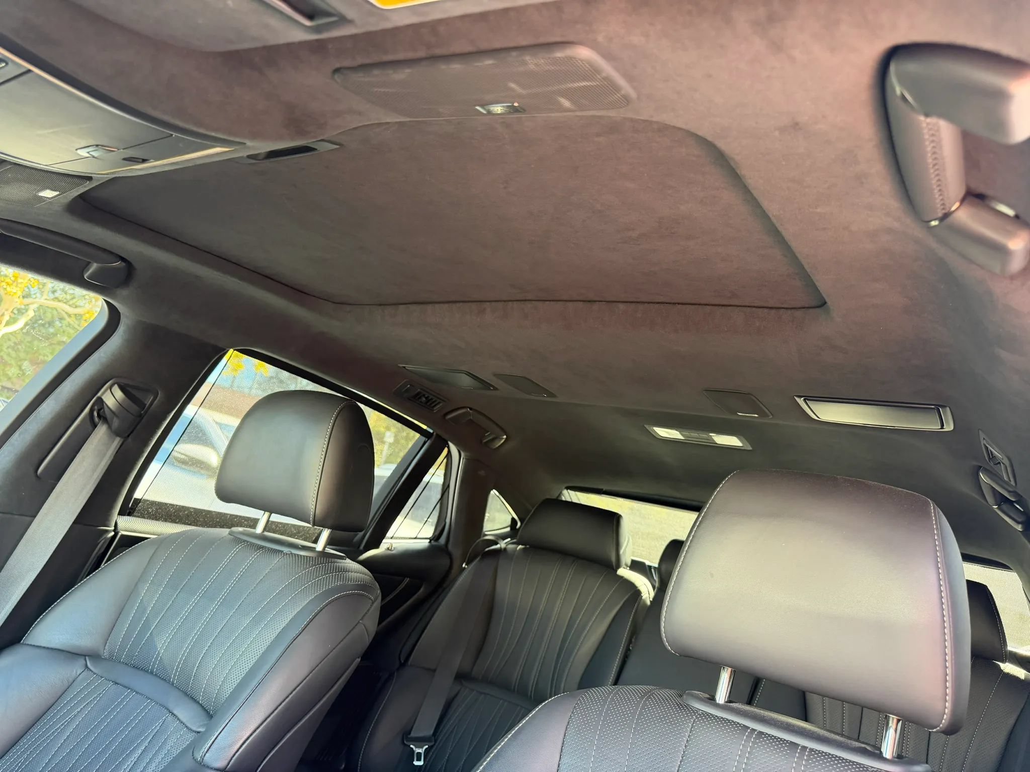 Used 2023 Lexus LS 500h AWD w/ Luxury Package image 28