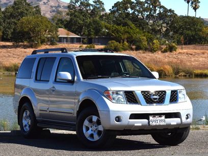 Used 2005 Nissan Pathfinder SE w/ (G01) SE Comfort Pkg