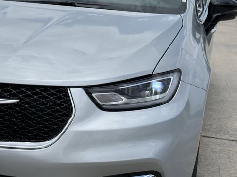 New 2026 Chrysler Pacifica Select FWD image 8