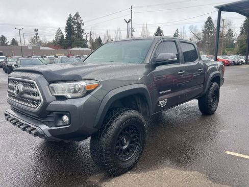 Used 2016 Toyota Tacoma TRD Off-Road w/ Premium & Technology Package image 2