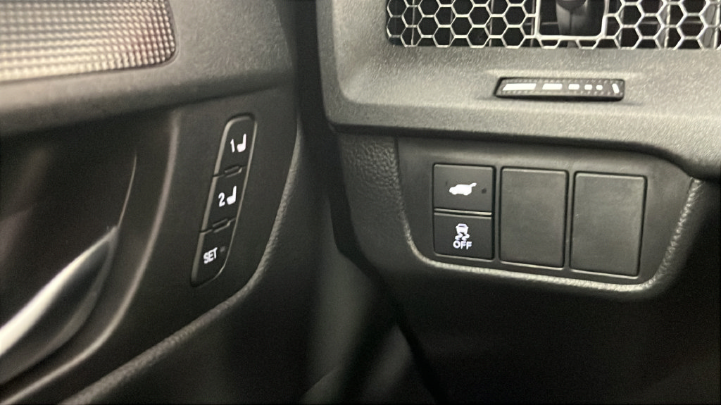 Used 2025 Honda CR-V Sport-L image 32