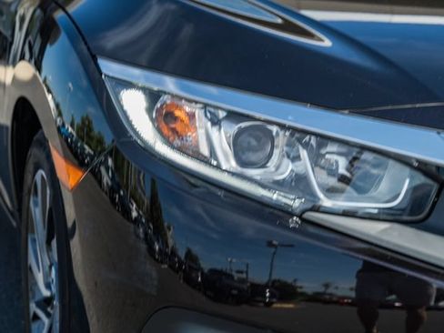 Used 2018 Honda Civic EX image 9