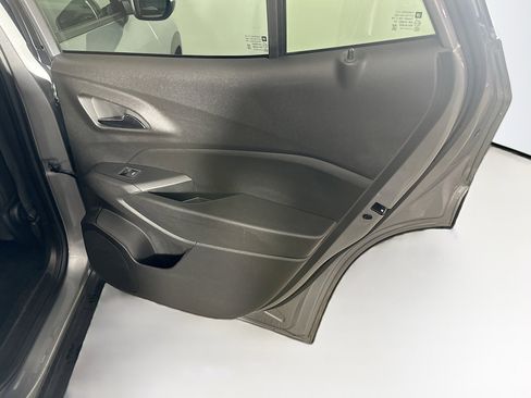 Used 2025 Chevrolet Trax LT image 27