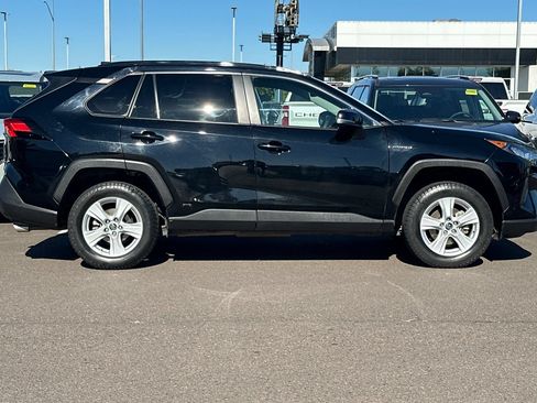 Used 2021 Toyota RAV4 LE AWD/4WD image 3