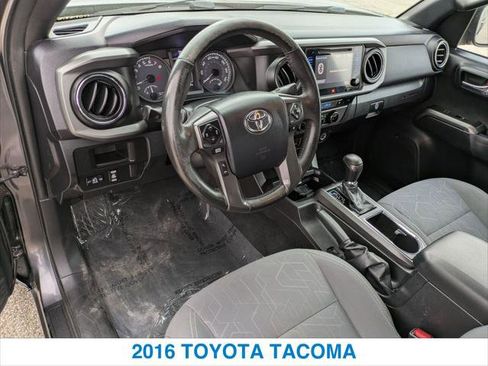 Used 2016 Toyota Tacoma TRD Off-Road image 14