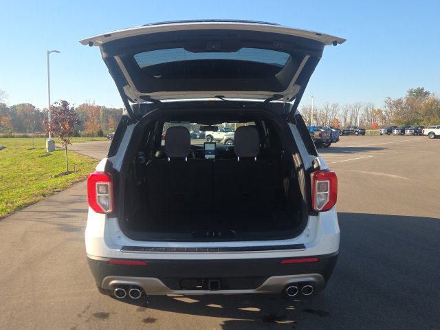 Used 2023 Ford Explorer Platinum w/ Premium Technology Package AWD/4WD image 8