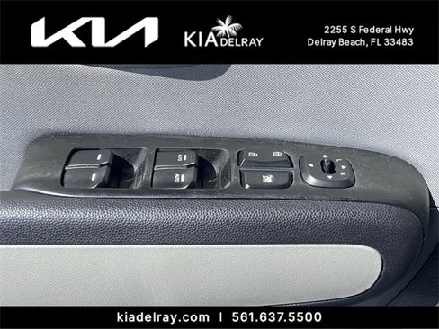 Used 2016 Kia Soul + image 15