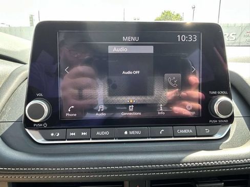 Used 2025 Nissan Rogue S FWD image 14