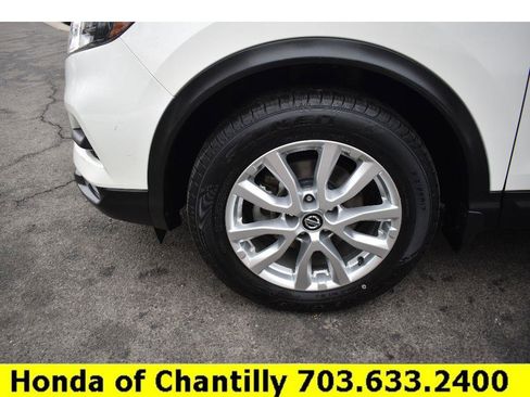 Used 2021 Nissan Rogue Sport SV image 28