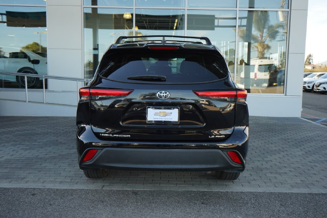Used 2022 Toyota Highlander LE AWD/4WD image 6