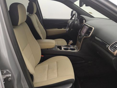 Used 2016 Jeep Grand Cherokee Laredo 75th Anniversary image 21