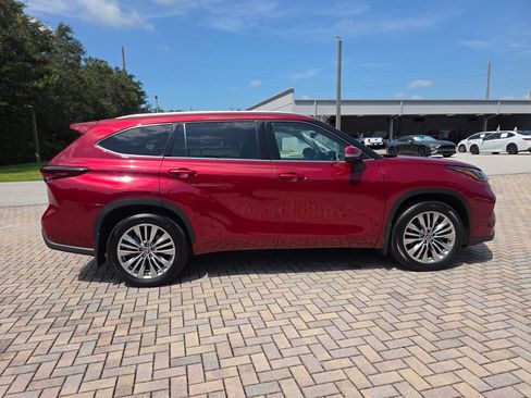 Used 2026 Toyota Highlander Platinum AWD/4WD image 12
