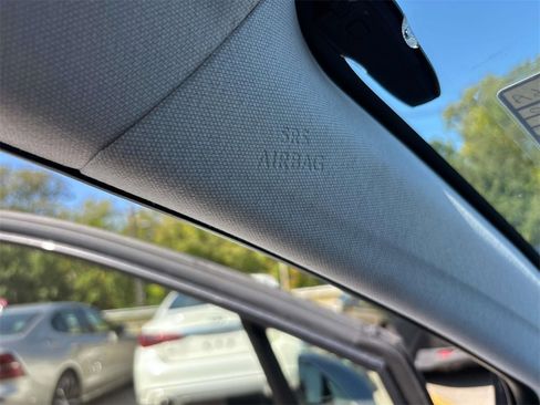 Used 2020 Toyota Prius Prime XLE image 29