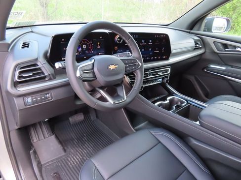 New 2026 Chevrolet Traverse LT w/ Driver Confidence Package AWD/4WD image 19
