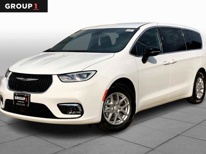 New 2026 Chrysler Pacifica Select