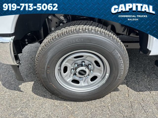 New 2026 Ford F250 XL w/ XL Chrome Package AWD/4WD image 15