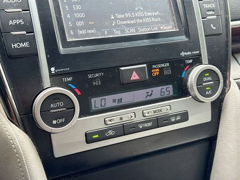 Used 2014 Toyota Camry XLE image 15