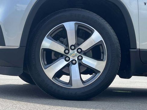 Used 2019 Chevrolet Traverse LT w/ LT Premium Package AWD/4WD image 26