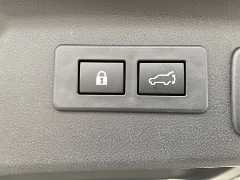 Used 2025 Subaru Forester Premium image 38