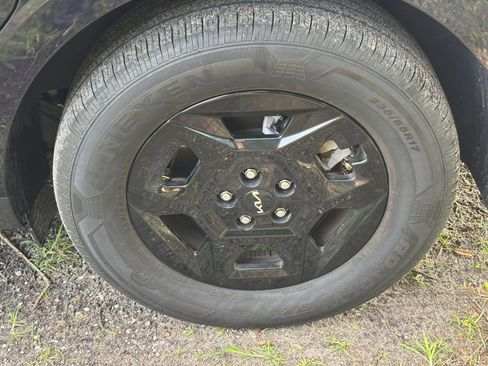 Used 2026 Kia Carnival FWD image 33