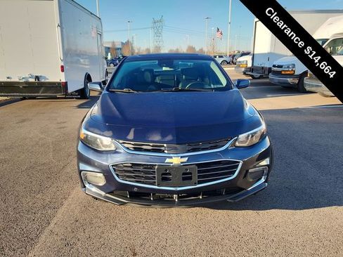 Used 2018 Chevrolet Malibu Premier w/ Premier Sun and Wheel Package FWD image 3
