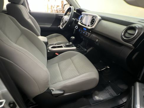 Used 2022 Toyota Tacoma SR5 AWD/4WD image 25