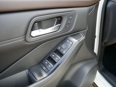 Certified 2023 Nissan Rogue SL w/ SL Premium Package AWD/4WD image 19