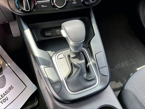 Used 2025 Kia Soul LX w/ LX Technology Package FWD image 18
