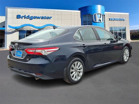 Used 2020 Toyota Camry LE image 6