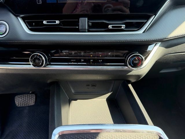 Used 2025 Chevrolet Equinox LT AWD/4WD image 19