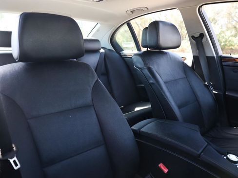 Used 2010 BMW 528i xDrive Sedan w/ Premium Pkg image 16