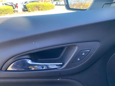 Used 2023 Chevrolet Equinox LT image 9