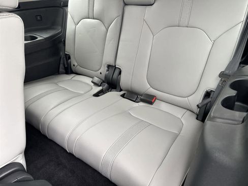 Used 2025 Honda Pilot Touring image 14