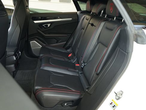 Used 2019 Lamborghini Urus AWD/4WD image 23